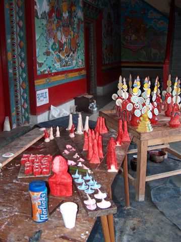 offeringen maken voor festival - Phodong